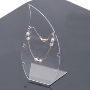 Clear leaf shape acrylic neckla
