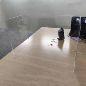 Custom Table Baffle Sneeze Guard Foldable U-Shaped Transparent Acrylic Isolation Board for Office